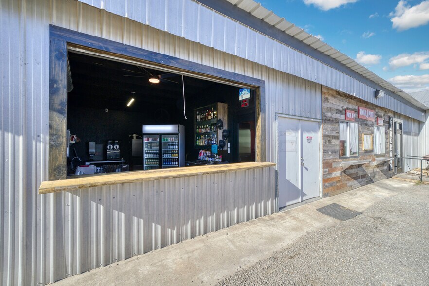More Photos Of 710 S May St, Madisonville General Retail For Sale