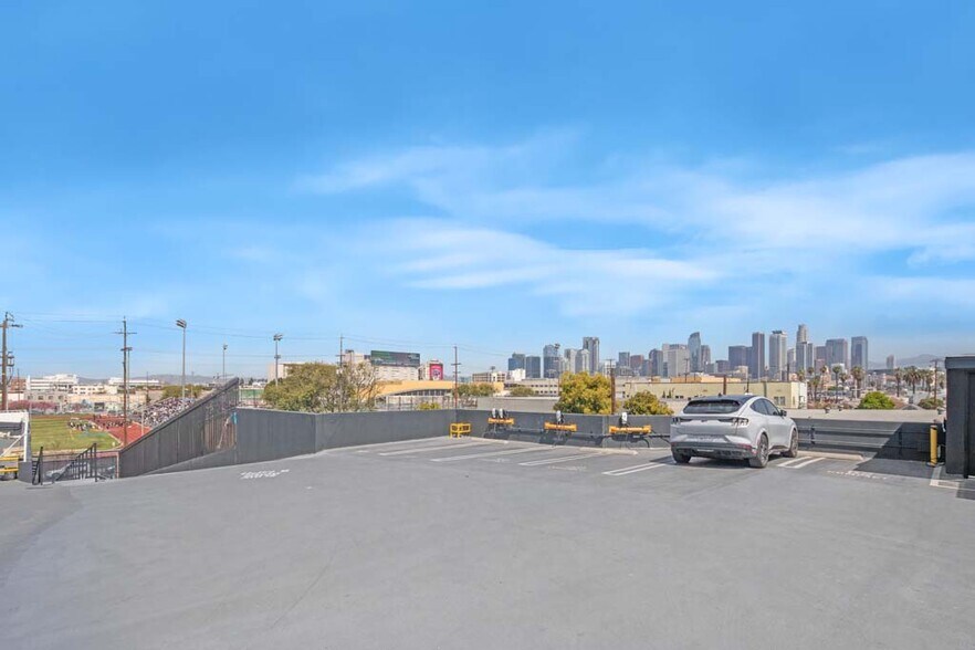 More Photos Of 2250 Maple Ave, Los Angeles Warehouse For Sale