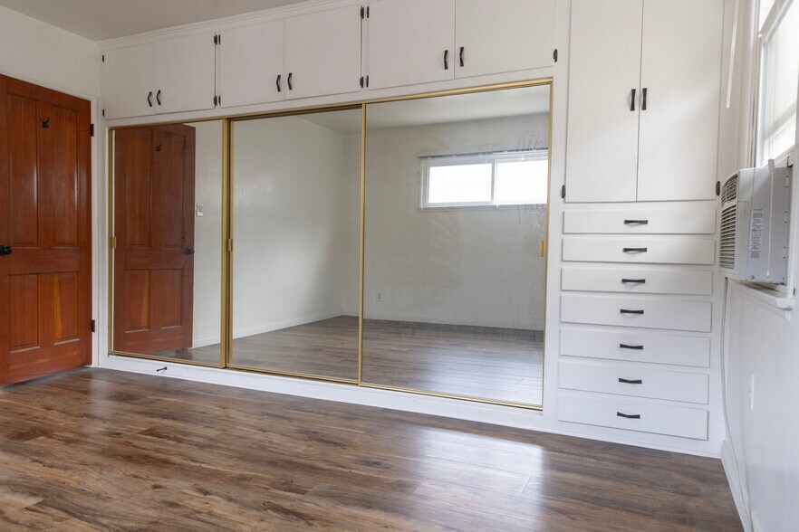 More Photos Of 16011 Victory Blvd, Van Nuys Apartments For Sale