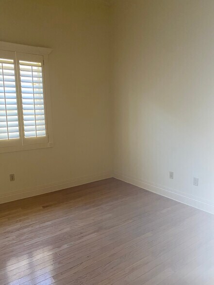 More Photos Of 154 N Festival Dr, El Paso Medical For Sale