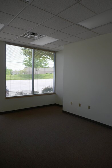 More Photos Of 10427 Cogdill Rd, Knoxville Light Distribution For Lease