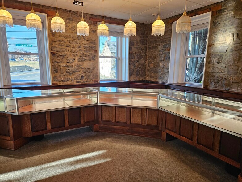 More Photos Of 3144 Hamilton Blvd, Allentown Storefront Retail Office For Lease