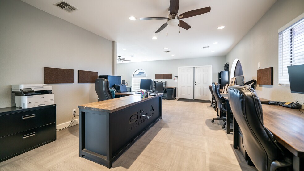 More Photos Of 680 N Golden Key St, Gilbert Warehouse For Lease