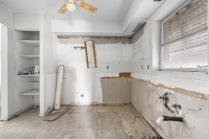 More Photos Of 11533 Spring Hill Dr, Spring Hill Office Residential For Sale