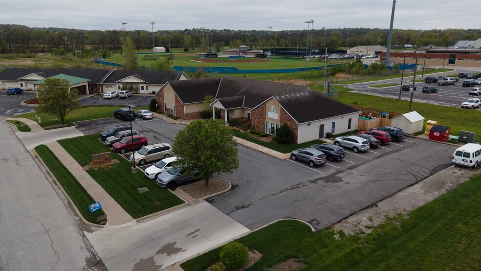 More Photos Of 120 NW Garden St, Grain Valley Office For Sale