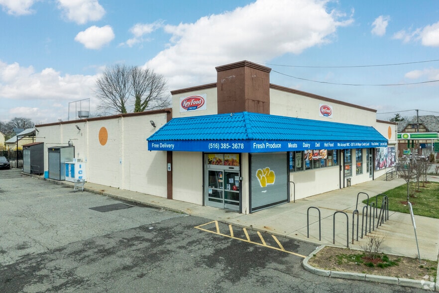 More Photos Of 700 Woodfield Rd, West Hempstead Freestanding For Sale