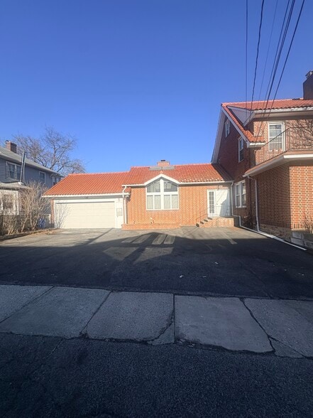 Primary Photo Of 606 Yonkers Ave, Yonkers Office Residential For Lease