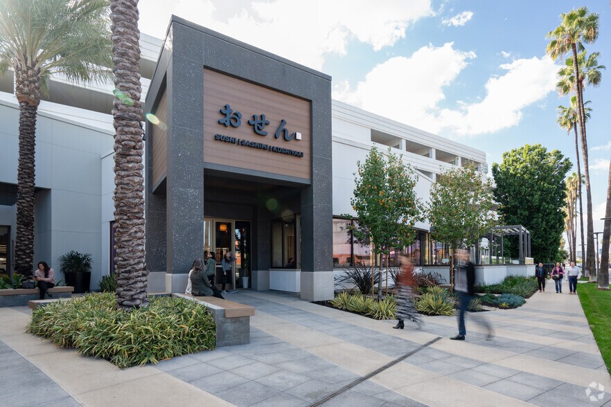 More Photos Of 2000 Main St, Irvine Restaurant For Lease