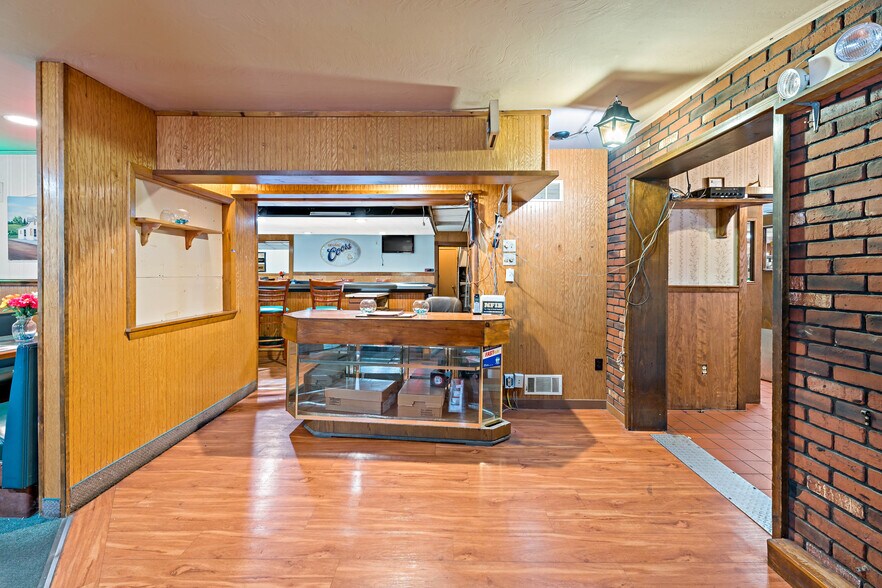 More Photos Of 180 Butler Rd, Saxonburg Restaurant For Sale