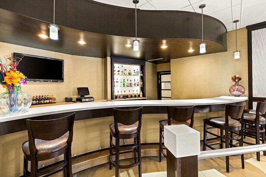 More Photos Of 6109 Cambridge Way, Plainfield Hotel For Sale