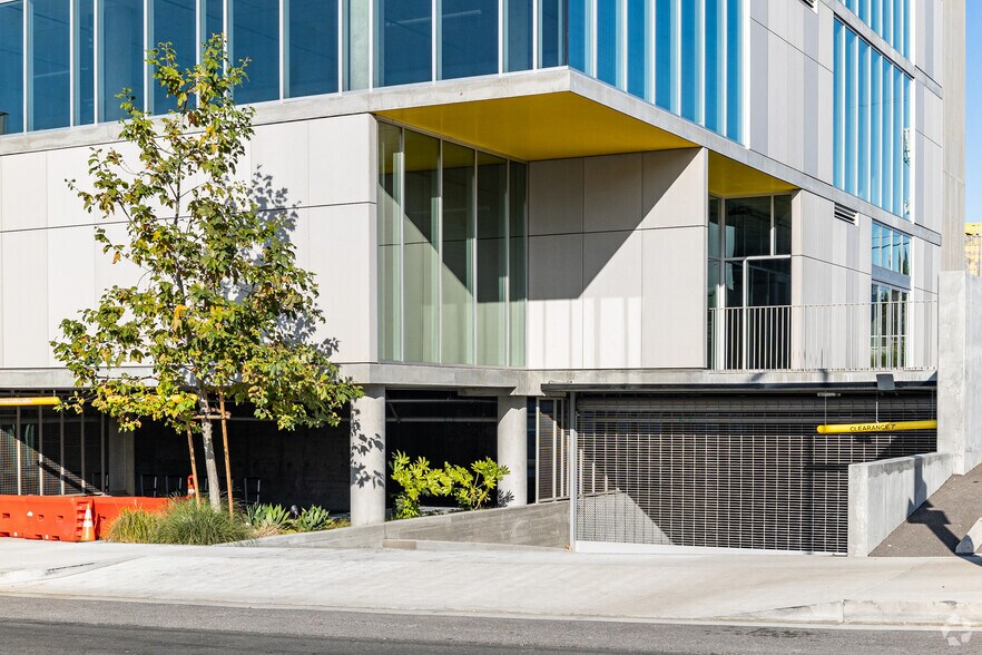 More Photos Of 5950 W Jefferson Blvd, Los Angeles Office For Sale