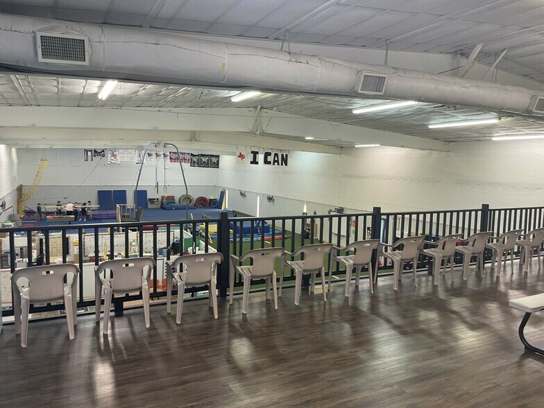 More Photos Of 1937 Deerbrook Dr, Tyler Warehouse For Lease