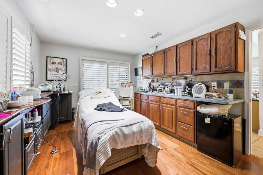 More Photos Of 3683 Crown Point Rd, Jacksonville Storefront Retail Office For Sale