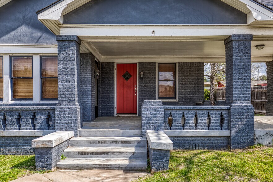 More Photos Of 404 W Main St, Bellville Office Residential For Sale