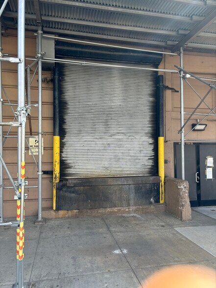 More Photos Of 44-02 11th St, Long Island City Warehouse For Lease