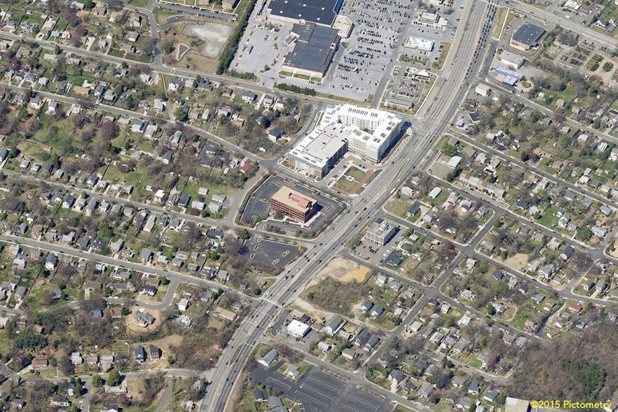 More Photos Of 6910 Richmond Hwy, Alexandria Office For Lease