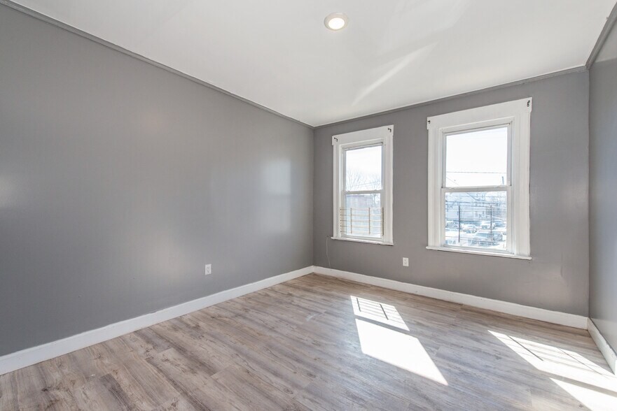 More Photos Of 357 16th Ave, Irvington Storefront Retail Residential For Sale