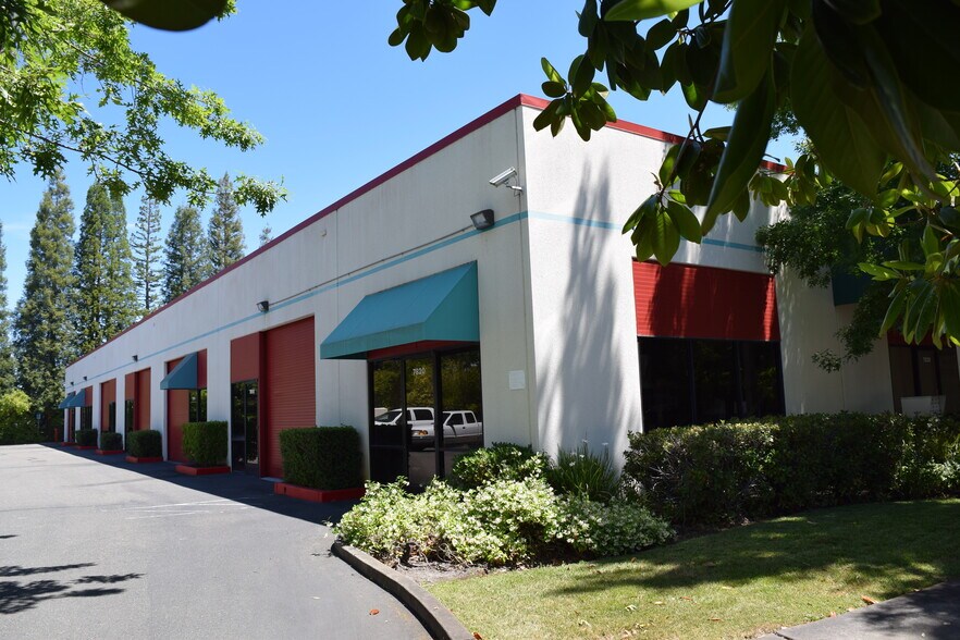 More Photos Of 7790-7820 Bell Rd, Windsor Warehouse For Sale