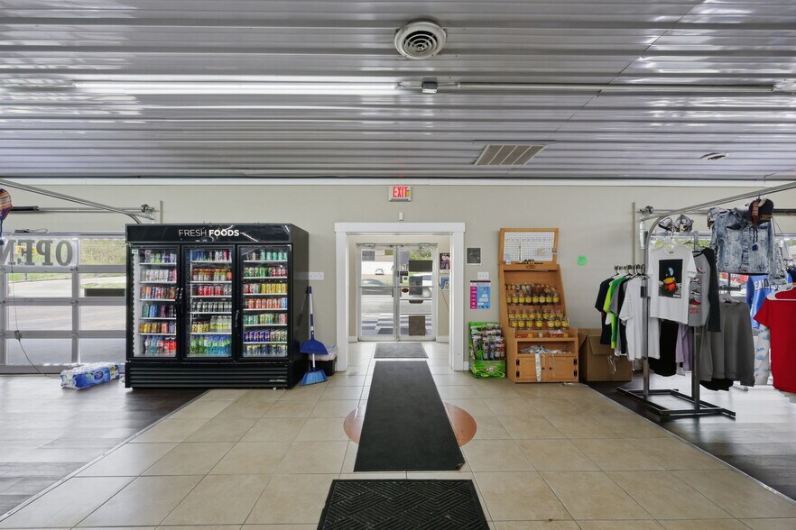 More Photos Of 619 Green Blvd, Aurora Freestanding For Sale