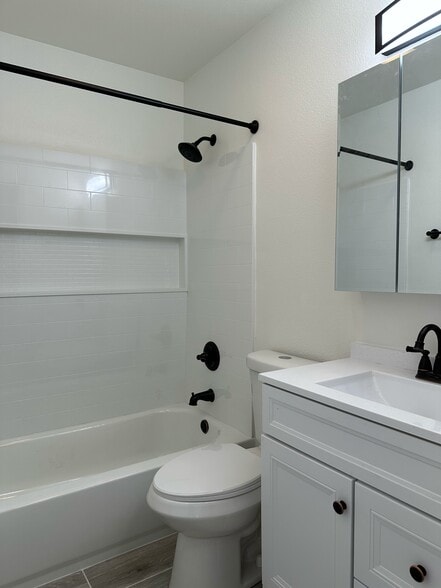 More Photos Of 1805 V St, Sacramento Dormitory For Sale