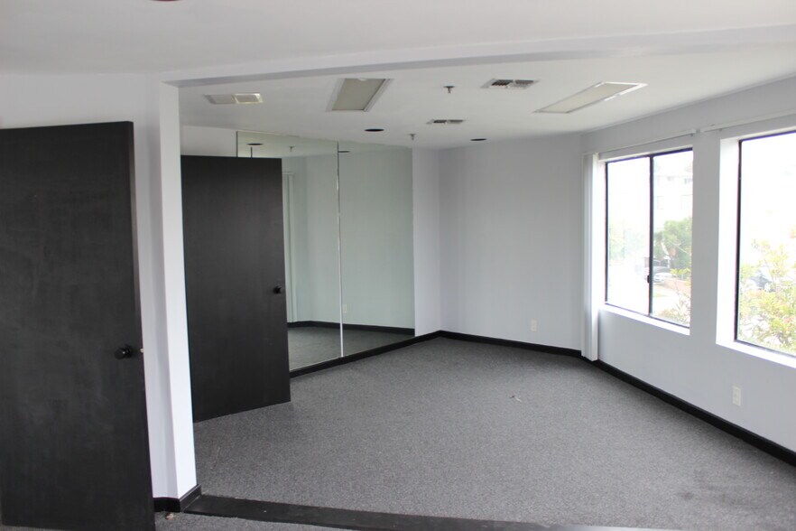 More Photos Of 925 Wilshire Blvd, Santa Monica Unknown For Lease