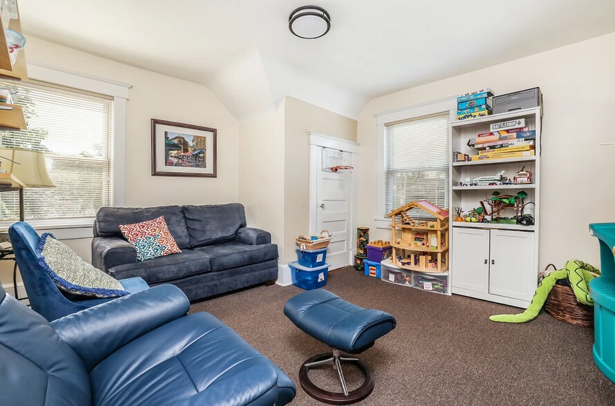 More Photos Of 510 N Broadway, White Plains Office For Sale