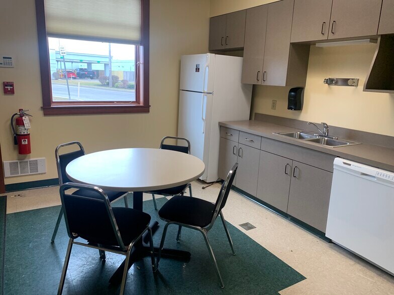 More Photos Of 275 Meadow Dr, North Tonawanda Restaurant For Sale