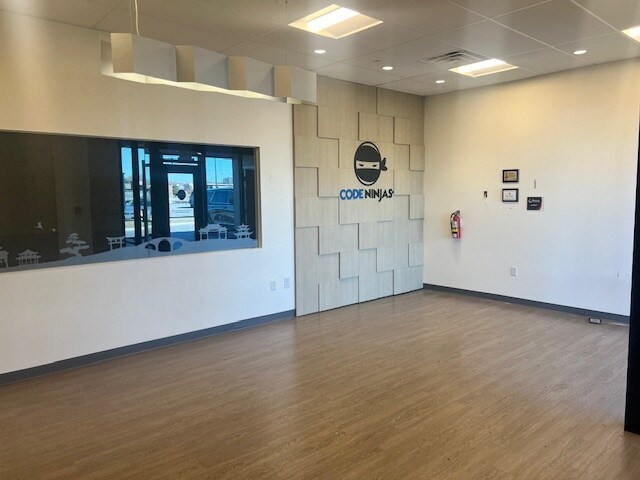 More Photos Of 754 W Gold Coast Rd, Papillion Storefront Retail Office For Lease