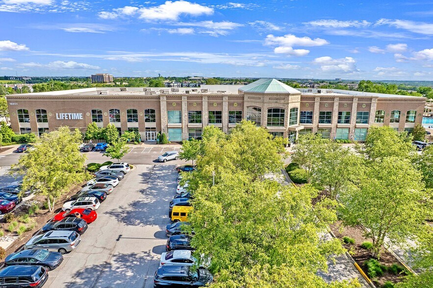 More Photos Of 16851 W 90th St, Lenexa Health Club For Sale