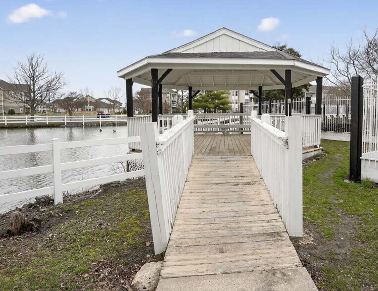 More Photos Of 1500 Sharen Dr, Salisbury Apartments For Sale