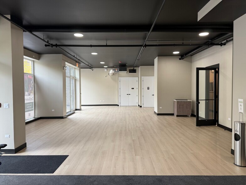 More Photos Of 3043 W Irving Park Rd, Chicago Apartments For Lease