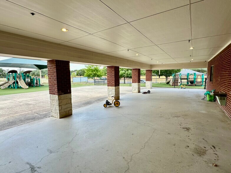 More Photos Of 1301 N Lakeline Blvd, Cedar Park Schools For Sale