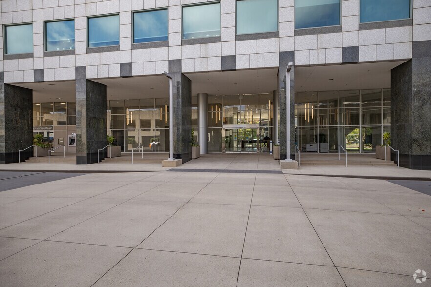 More Photos Of 4275 Executive Sq, La Jolla Office For Lease