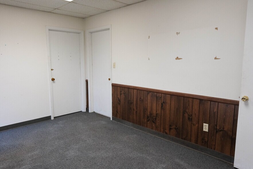 More Photos Of 190-192 Metro Dr, Spartanburg Flex For Lease