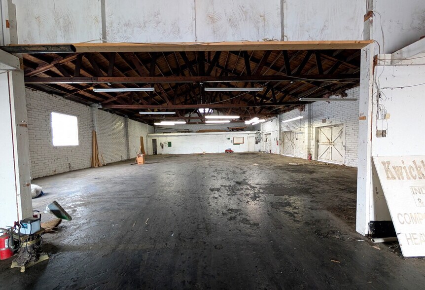 More Photos Of 4453 Broadway, Macon-Bibb Distribution For Lease