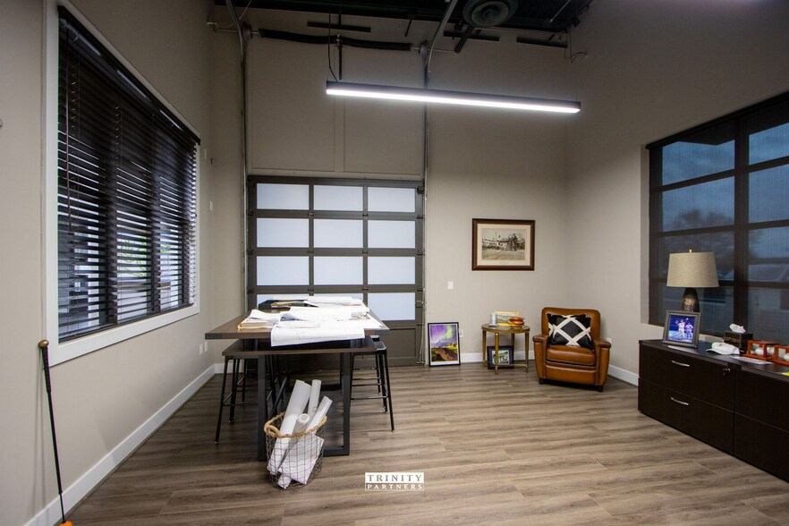 More Photos Of 941 Spears Creek Ct, Elgin Office For Sale