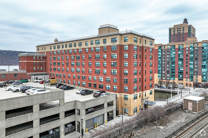 More Photos Of 1 Van Der Donck St, Yonkers Apartments For Lease