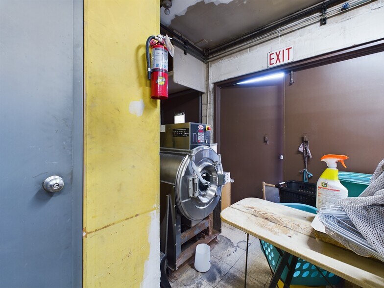 More Photos Of 2138 S Mannheim Rd, Westchester Restaurant For Sale