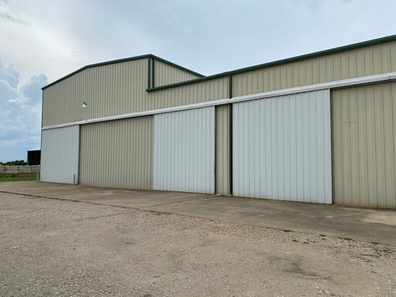 More Photos Of 2591 Malloy Bridge Rd, Ferris Distribution For Lease