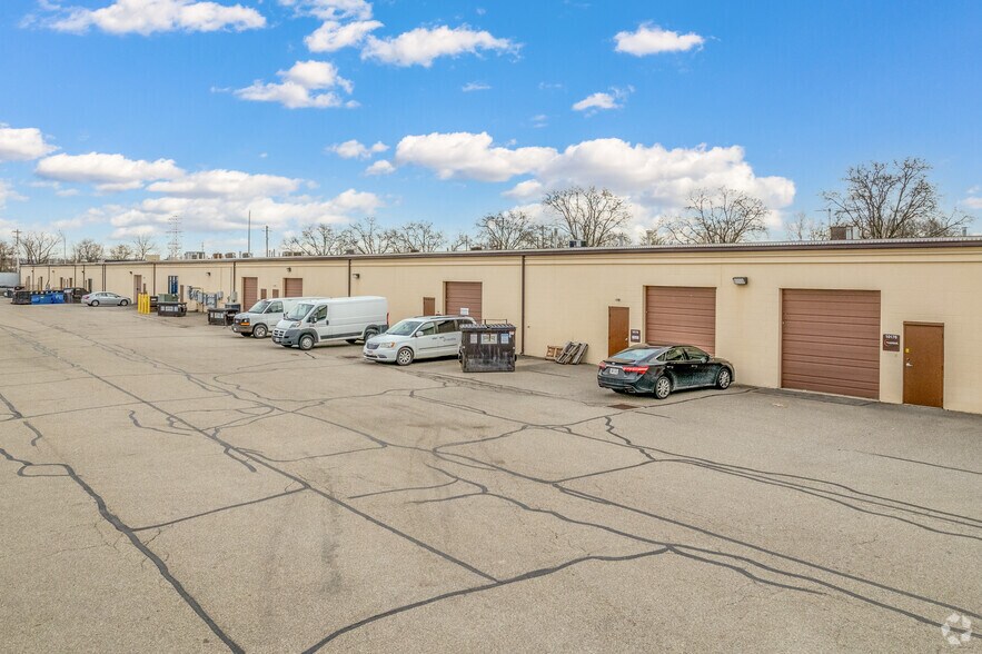 More Photos Of 10148-10188 International Blvd, West Chester Showroom For Lease