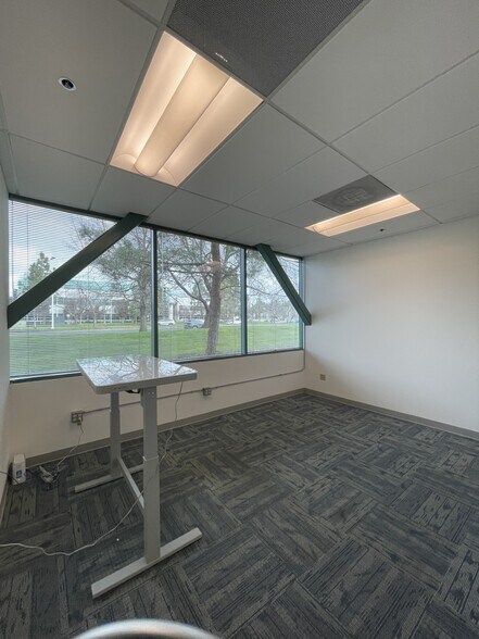 More Photos Of 5890 Stoneridge Dr, Pleasanton Medical For Lease
