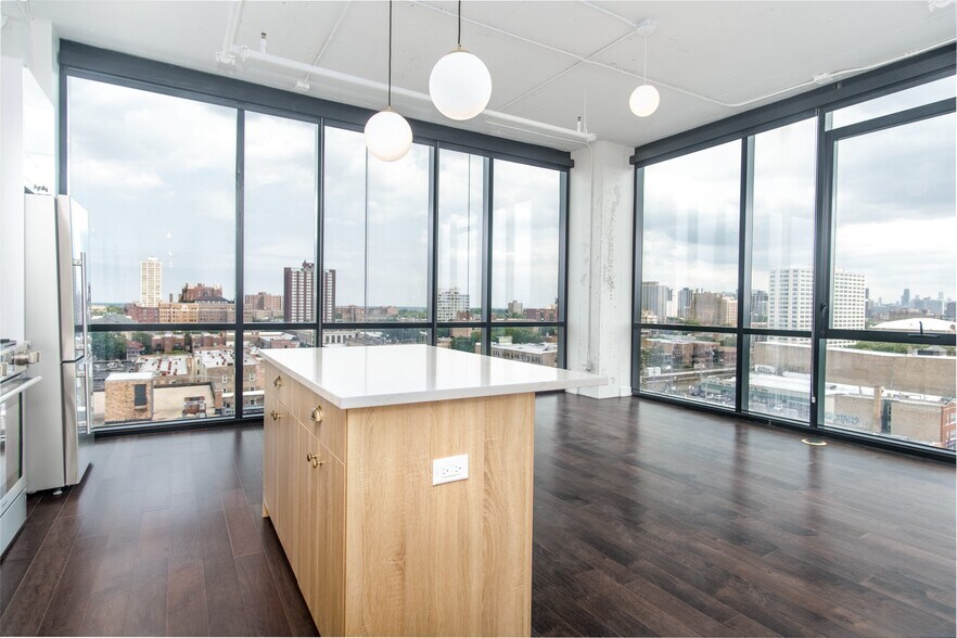 More Photos Of 5050 N Broadway St, Chicago Apartments For Lease