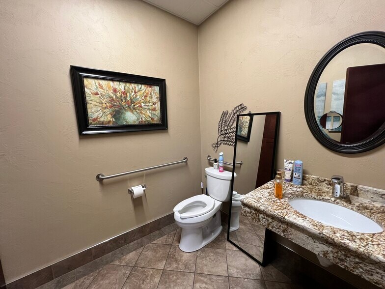 More Photos Of 518-540 S Westland Dr, Appleton Office For Lease