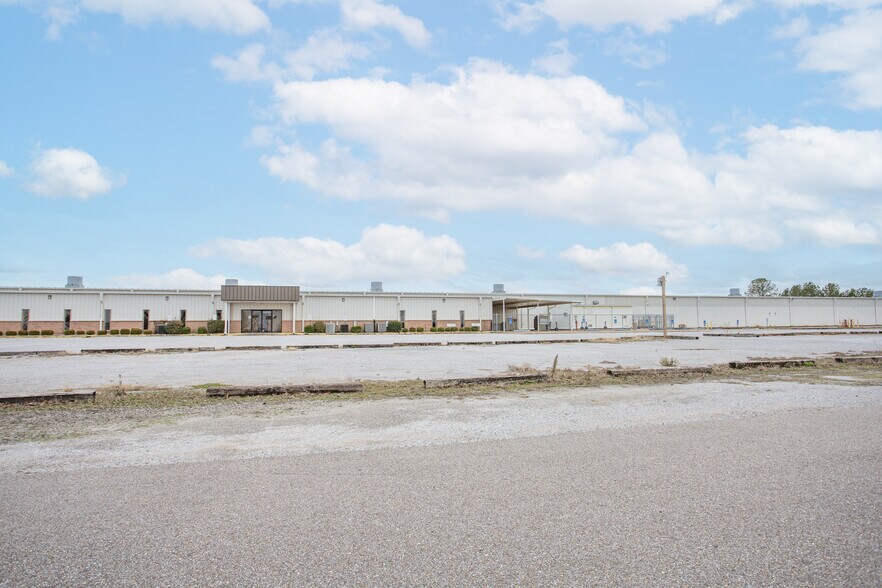 More Photos Of 942 W Park Dr, Selma Warehouse For Sale