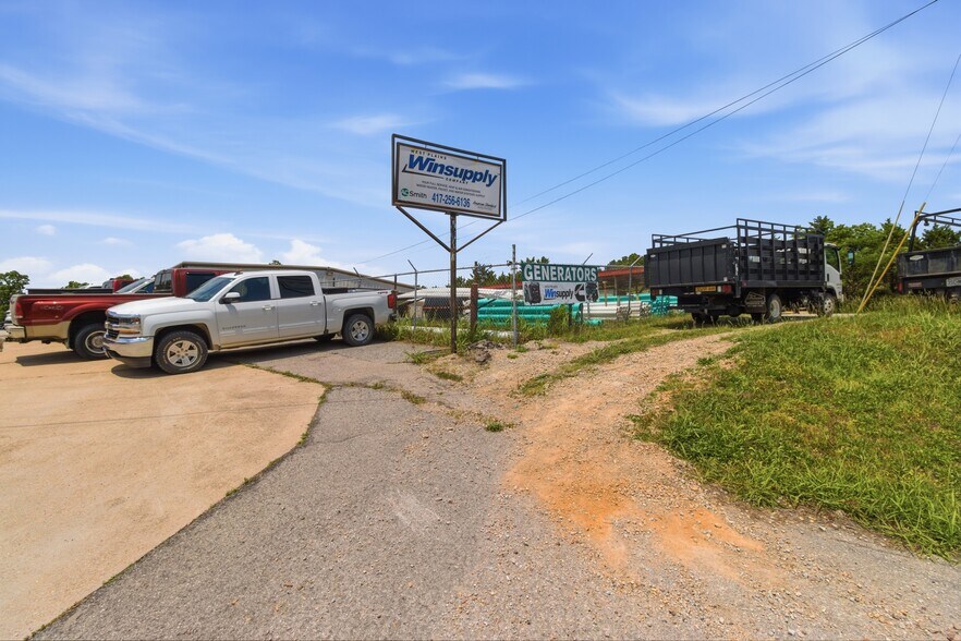 More Photos Of 1015 Preacher Roe Blvd, West Plains General Retail For Sale