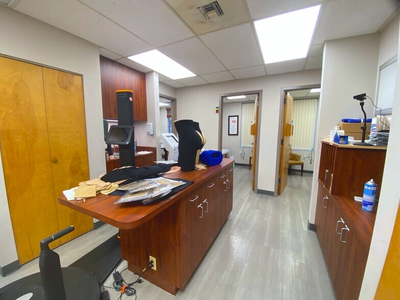 More Photos Of 9430 Turkey Lake Rd, Orlando Office For Sale