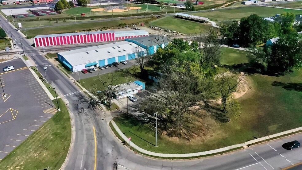 More Photos Of 134 N Howell Ave, West Plains Industrial For Sale