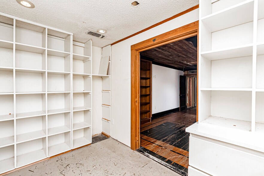 More Photos Of 1600 Government St, Baton Rouge Freestanding For Sale