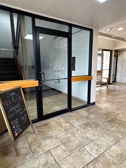 More Photos Of 2801 Parklawn Dr, Midwest City Medical For Lease