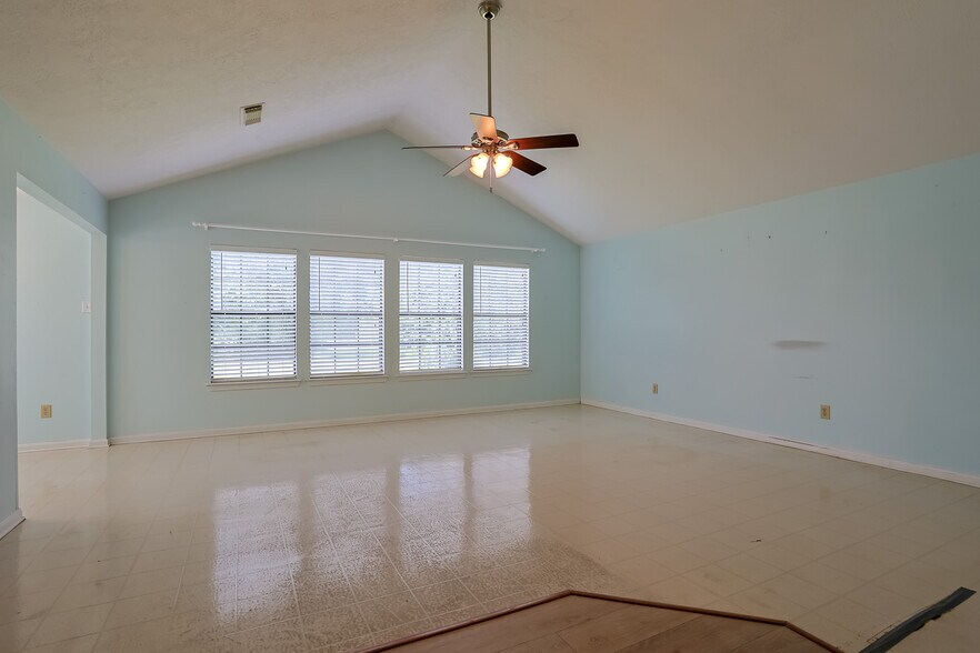 More Photos Of 211 Brantley Ln, Magnolia Apartments For Sale